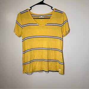 Hollister Women's Yellow and Black Striped Tee